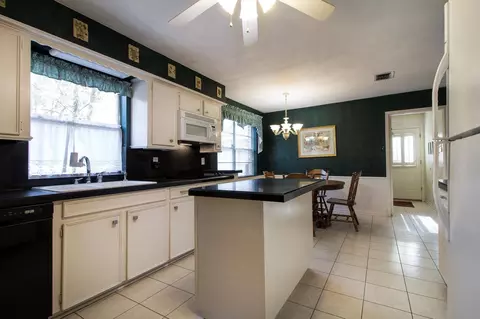 Kitchen - 17815 Comoro Ln, Spring, TX 77379 photo 3 of 4