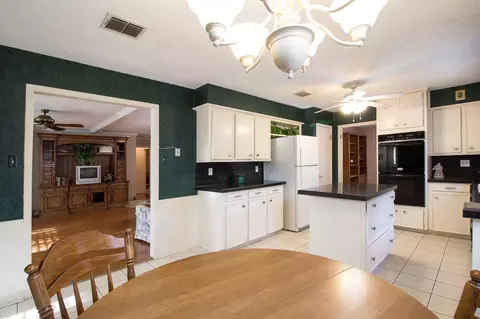 Kitchen - 17815 Comoro Ln, Spring, TX 77379 photo 4 of 4