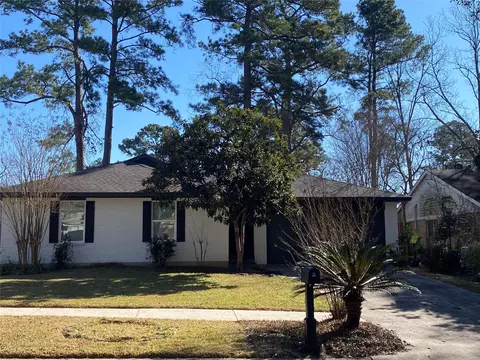 220 Hartford Dr, Conroe, TX 77303