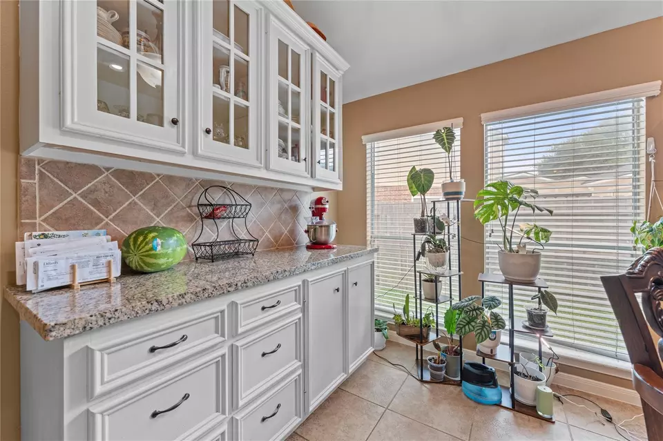 Kitchen - 1100 Rippling Springs Ln, League City, TX 77573 photo 2 of 5