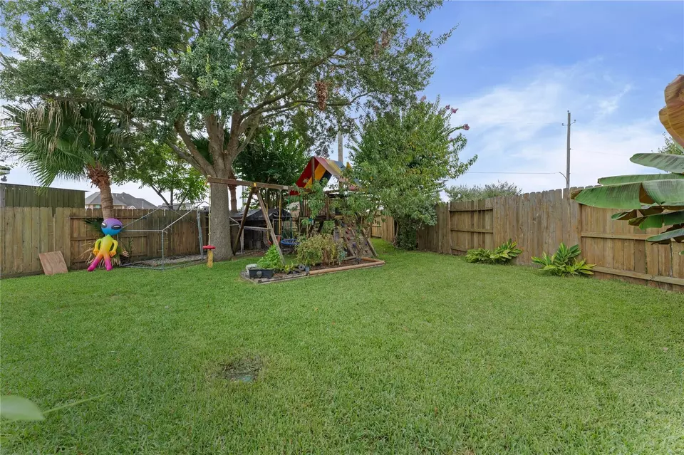 Exterior - 1100 Rippling Springs Ln, League City, TX 77573 photo 5 of 7