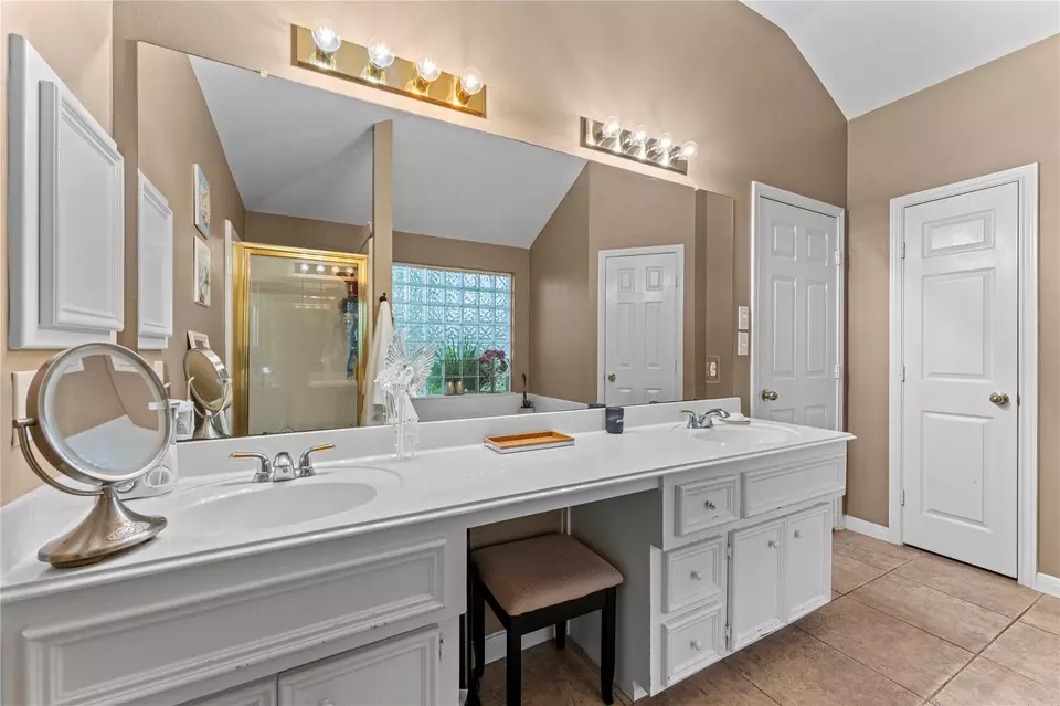 Bath - 1100 Rippling Springs Ln, League City, TX 77573 photo 3 of 5
