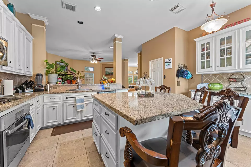 Kitchen - 1100 Rippling Springs Ln, League City, TX 77573 photo 3 of 5