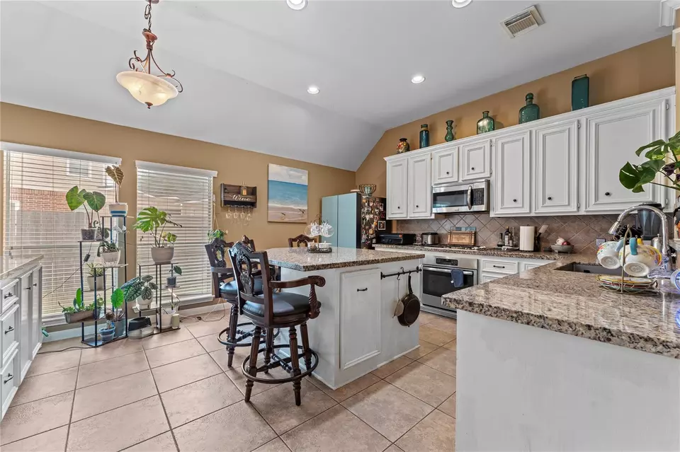 Kitchen - 1100 Rippling Springs Ln, League City, TX 77573 photo 1 of 5