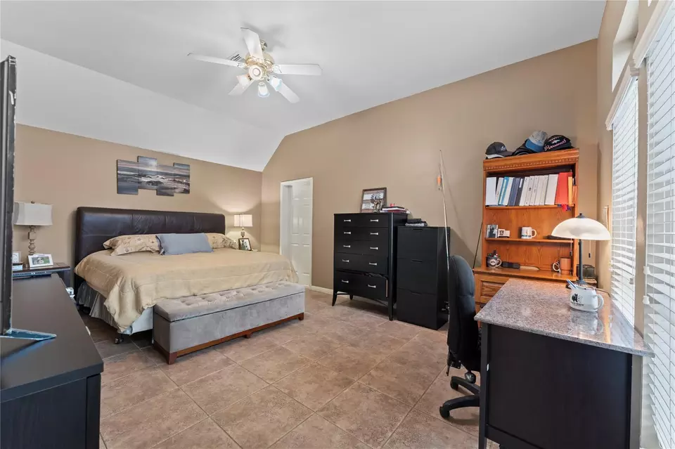 Bedroom - 1100 Rippling Springs Ln, League City, TX 77573 photo 2 of 2