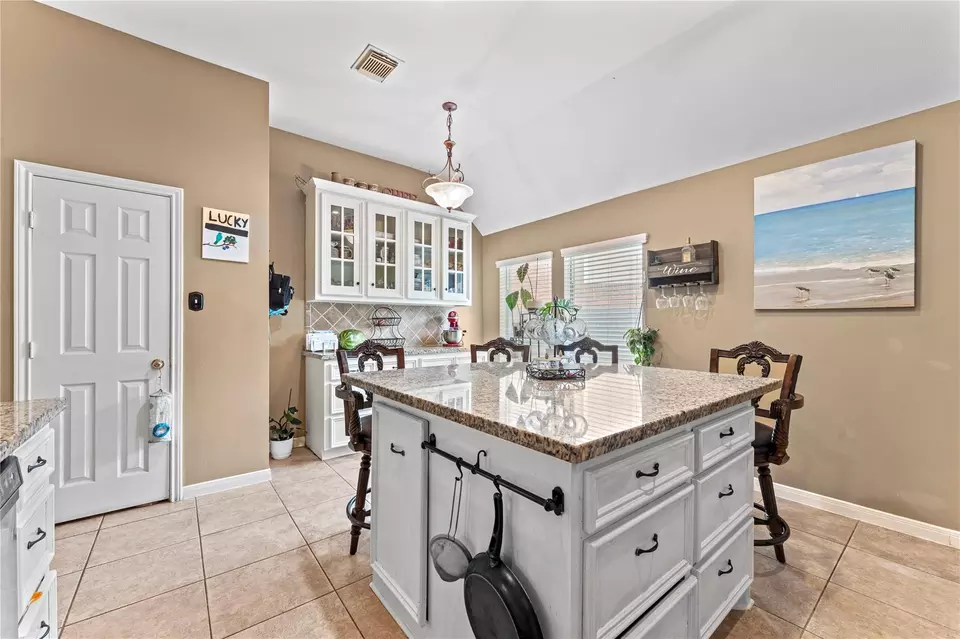 Kitchen - 1100 Rippling Springs Ln, League City, TX 77573 photo 5 of 5