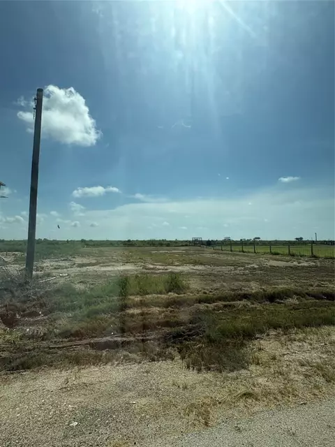 1380 Mabry St, Gilchrist, TX 77617