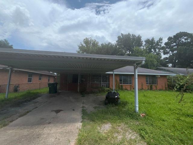 5817 Langley Rd, Houston, TX 77016