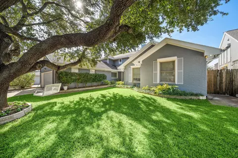 2913 Beluche Dr, Galveston, TX 77551