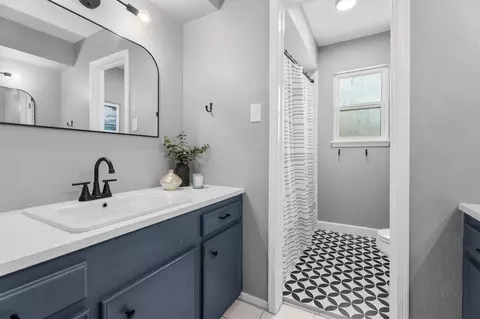 Bath - 4026 Oxhill Rd, Spring, TX 77388 photo 4 of 4