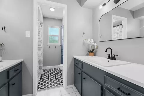 Bath - 4026 Oxhill Rd, Spring, TX 77388 photo 3 of 4