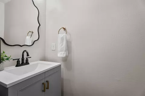 Bath - 4026 Oxhill Rd, Spring, TX 77388 photo 1 of 4
