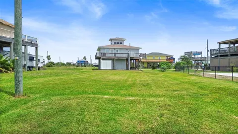900 Salt Cedar Ln, Port Bolivar, TX 77650