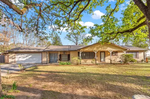 322 Parkside Dr, Zavalla, TX 75980
