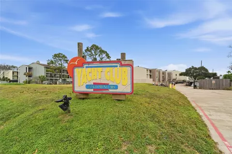 208 Yacht Club Ln #208, Seabrook, TX 77586