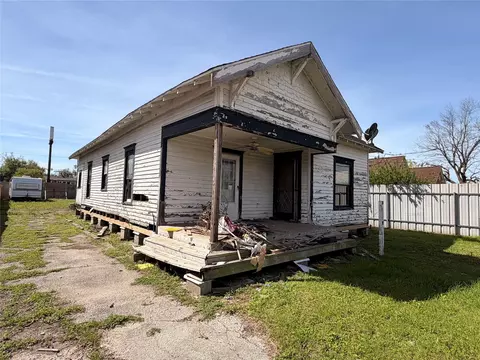 118 Van Molan St, Houston, TX 77022