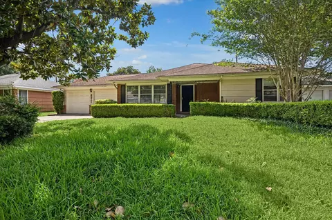 8511 Bluegate St, Houston, TX 77025