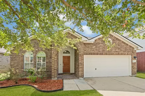 8618 E Highlands Xing, Highlands, TX 77562