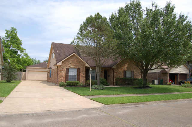 2215 Cherry Ln, Pasadena, TX 77502 photo 1