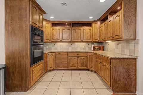 Kitchen - 16558 Green Meadow Loop, Willis, TX 77318 photo 5 of 6