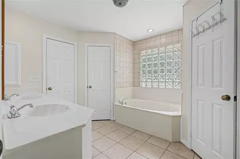Bath - 16558 Green Meadow Loop, Willis, TX 77318 photo 1 of 3