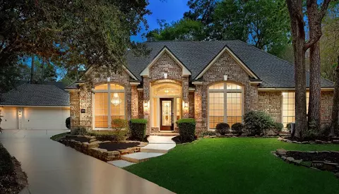 99 N Summer Cloud Dr, The Woodlands, TX 77381