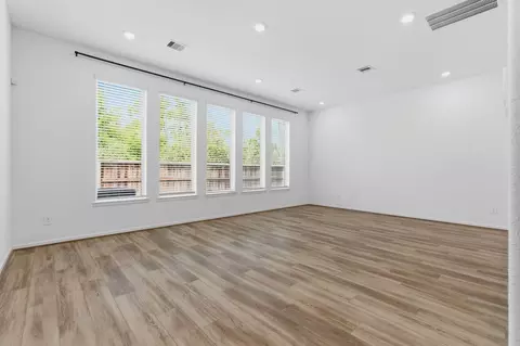Living - 500 Dry Fork Ln, Conroe, TX 77304 photo 6 of 6