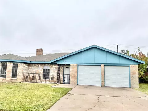 5213 Creekview Dr, La Porte, TX 77571