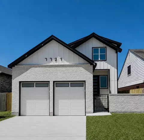 7727 Green Lawn Dr, Houston, TX 77088