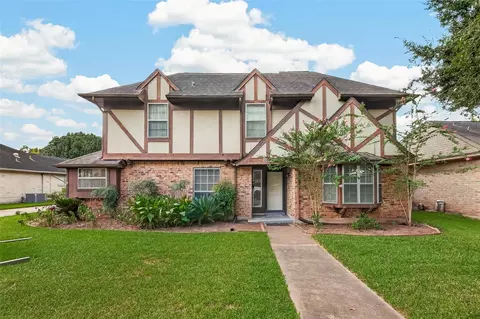 2016 Meadow Ln, Richmond, TX 77469