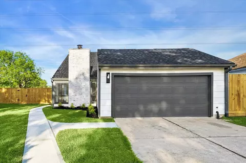 9203 Belle Park Dr, Houston, TX 77099