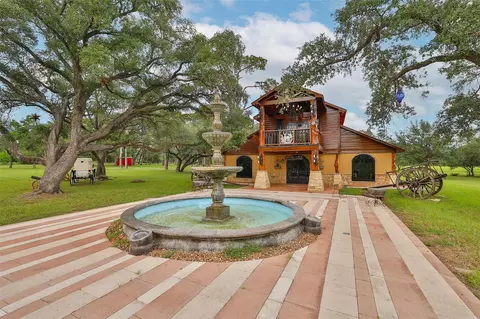 1920 Frelsburg Rd, Alleyton, TX 78935