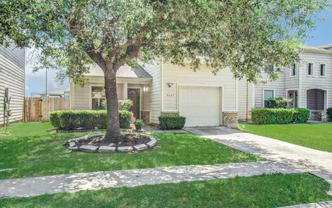 3407 Becker Glen St, Fresno, TX 77545