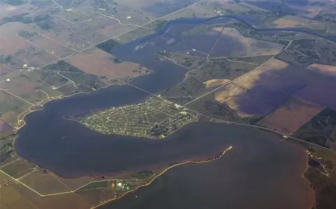 803 Windswept Dr, Port Lavaca, TX 77979