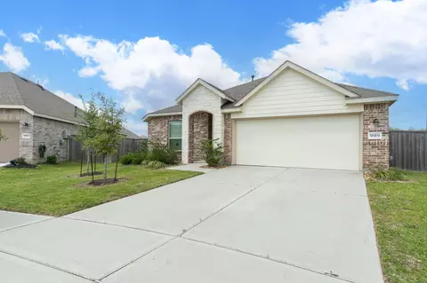9919 Summer Peony Ct, Baytown, TX 77521