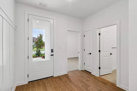 Entry Way - 7930 Jade Crest Dr, Angleton, TX 77515 photo 2 of 2