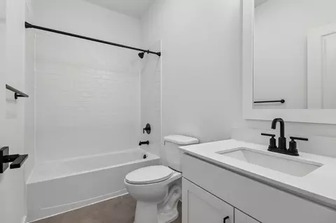 Bath - 7930 Jade Crest Dr, Angleton, TX 77515 photo 4 of 4