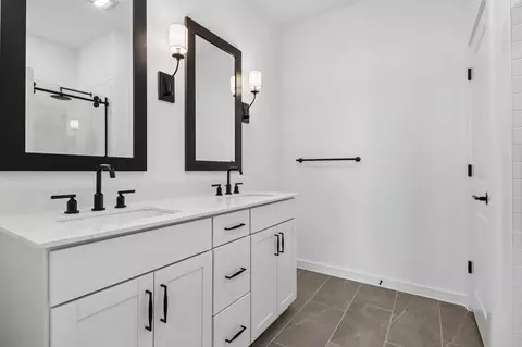 Bath - 7930 Jade Crest Dr, Angleton, TX 77515 photo 1 of 4