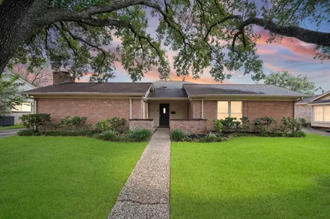 6114 Rollingbrook Dr, Houston, TX 77096