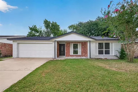 13722 New Village Ln, Sugar Land, TX 77498