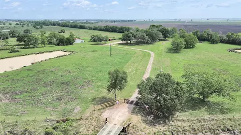 2100 Pine Knoll Rd, Bay City, TX 77414
