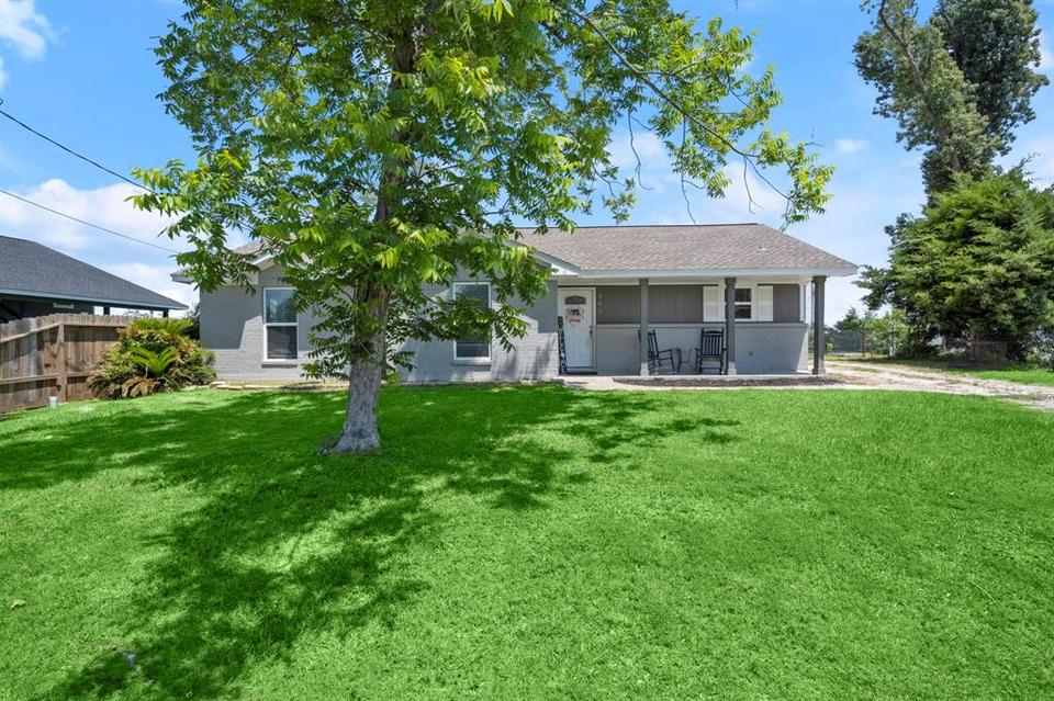 365 Laurel Cv W Cv W, Onalaska, TX 77360 37 Photos MLS 65166744