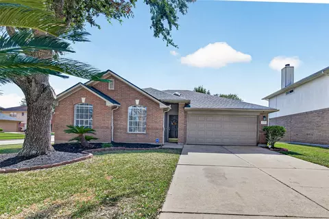 1403 Hunter Green Ln, Fresno, TX 77545
