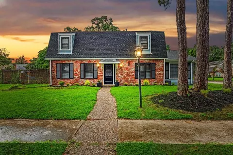 2207 S Palm Ct, Pasadena, TX 77502