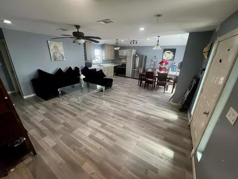 221 Calloway St, Houston, TX 77029