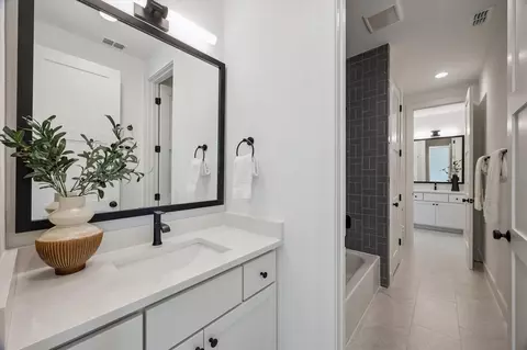 Bath - 431 Venado View Ct, Conroe, TX 77304 photo 7 of 8