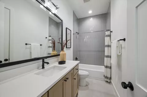 Bath - 431 Venado View Ct, Conroe, TX 77304 photo 5 of 8