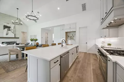 Kitchen - 431 Venado View Ct, Conroe, TX 77304 photo 2 of 2