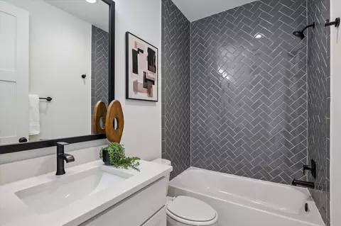 Bath - 431 Venado View Ct, Conroe, TX 77304 photo 6 of 8
