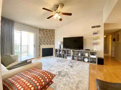 3100 Jeanetta St #802, Houston, TX 77063